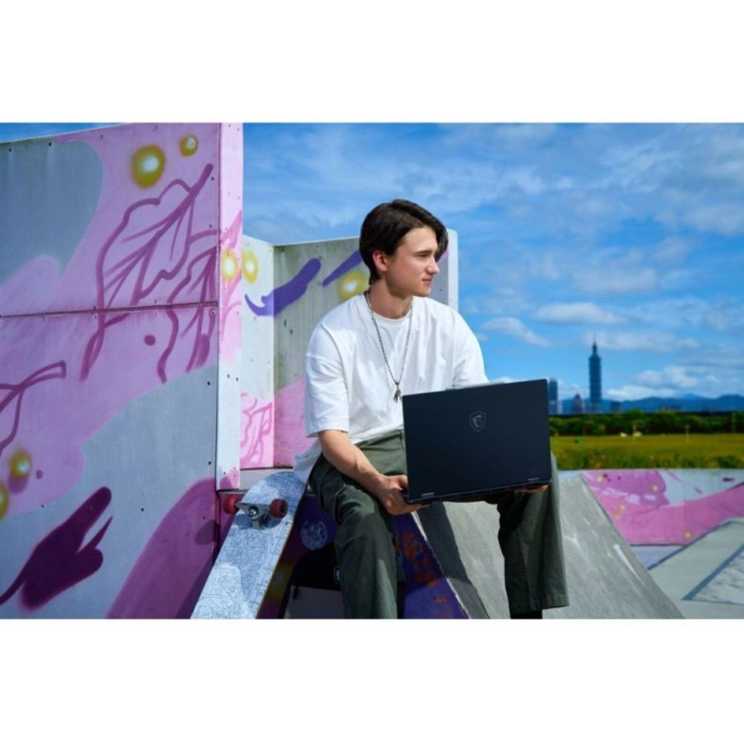 Cyborg 15 B2RWEKG - 15.6'' Core 7-240H 16GB DDR5 1 TB SSD