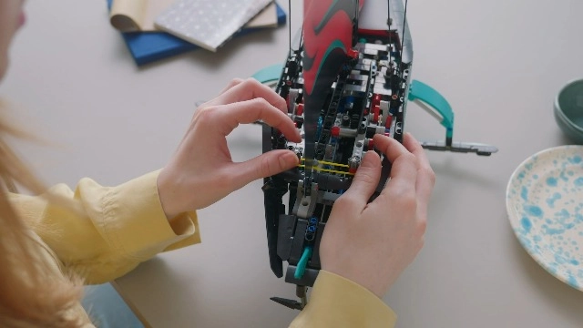 LEGO Technic Emirates Team New Zealand AC75 Yacht (42174)