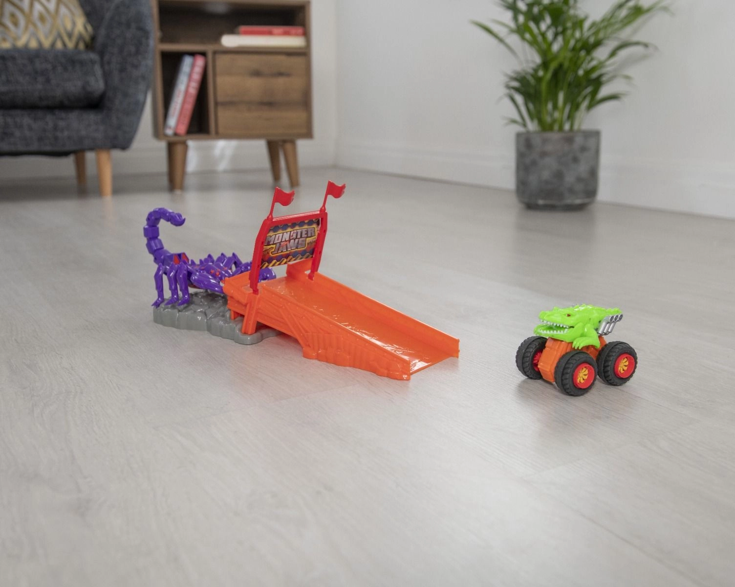 Beast Machines Stinger Slam + Monster Jaws Car - 1pcs