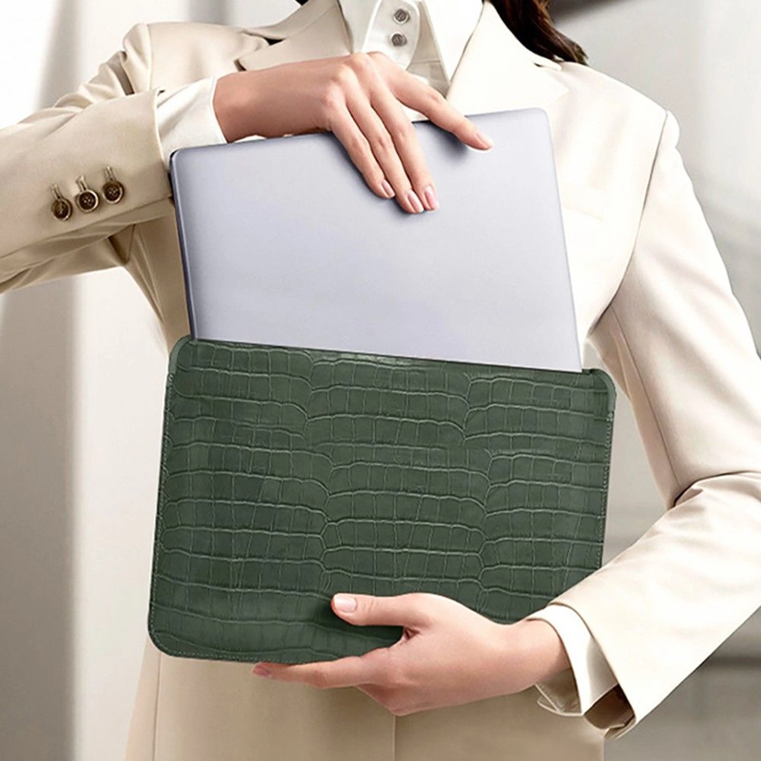 Skin Croco Sleeve for MacBook 16.2-Inch