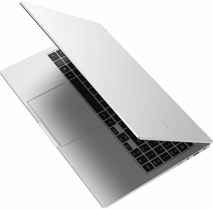 Lenovo Galaxy Book3 NP754XFG-KB1US - 15.6'' Core i7 16GB DDR4 512GB SSD