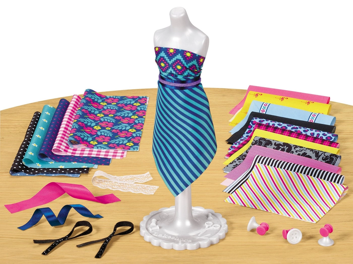 My First Fashion Designer - 411 years 30 pieces