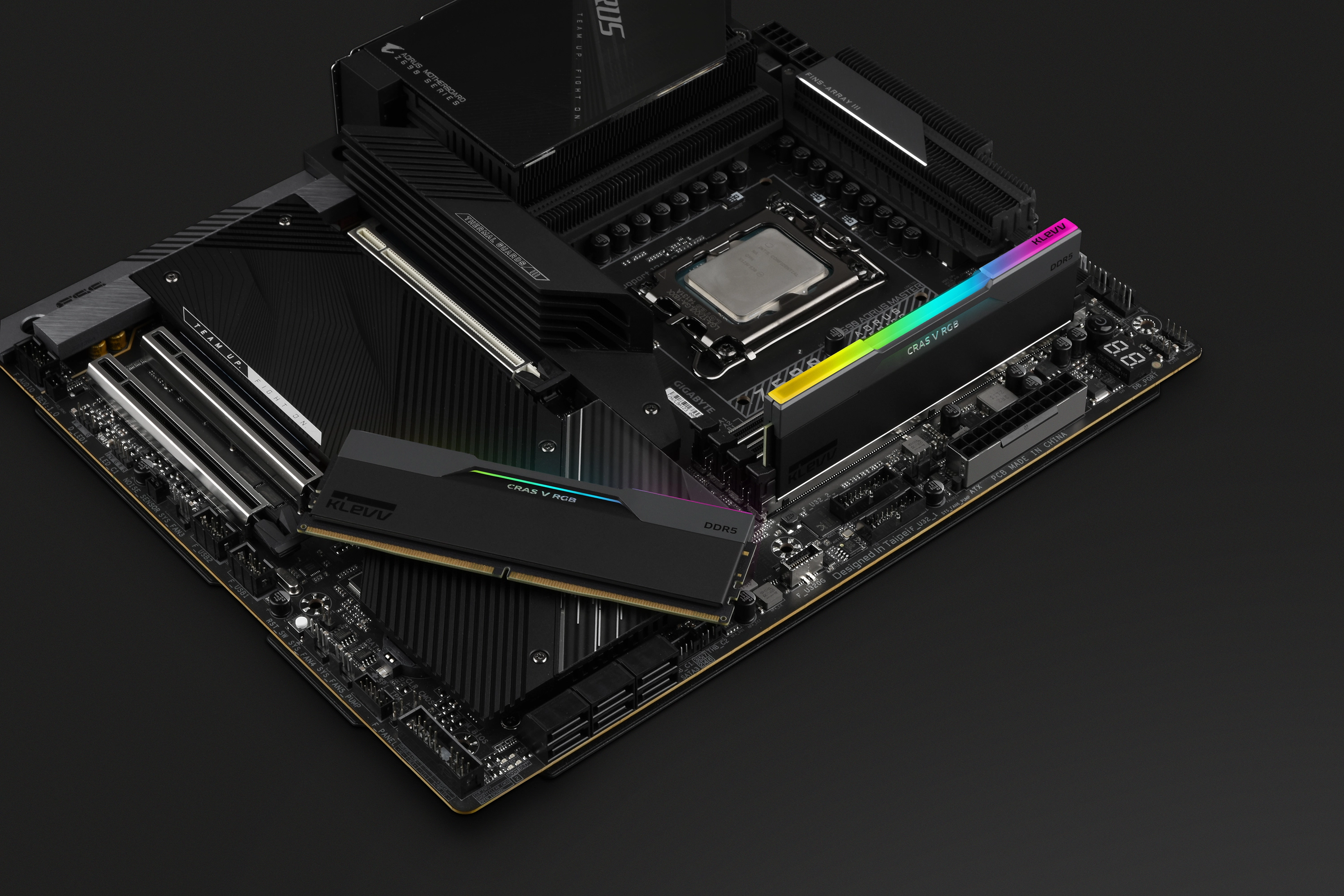 Urbane V RGB - 32GB 6000MHz DDR5