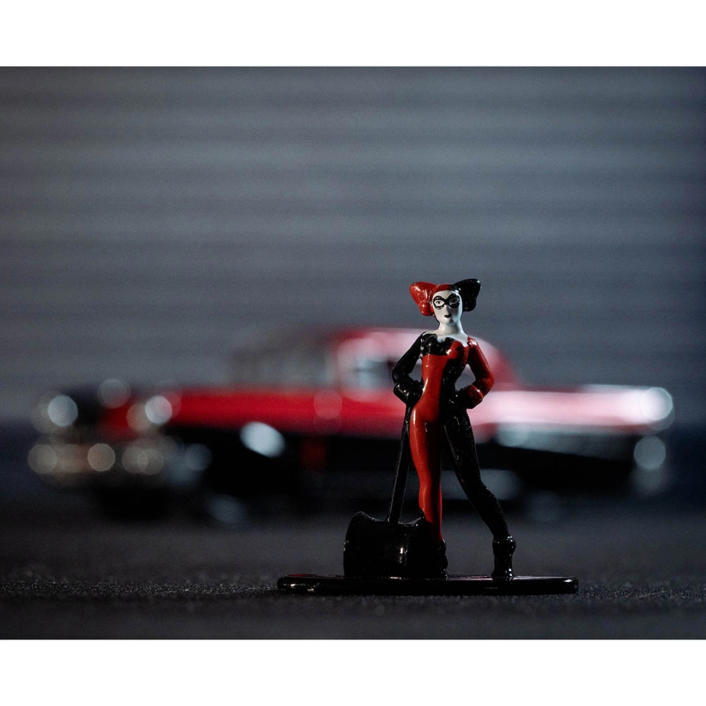 Harley Quinn 1957 Chevy Bel Air with Harley Quinn Figure - 1:32