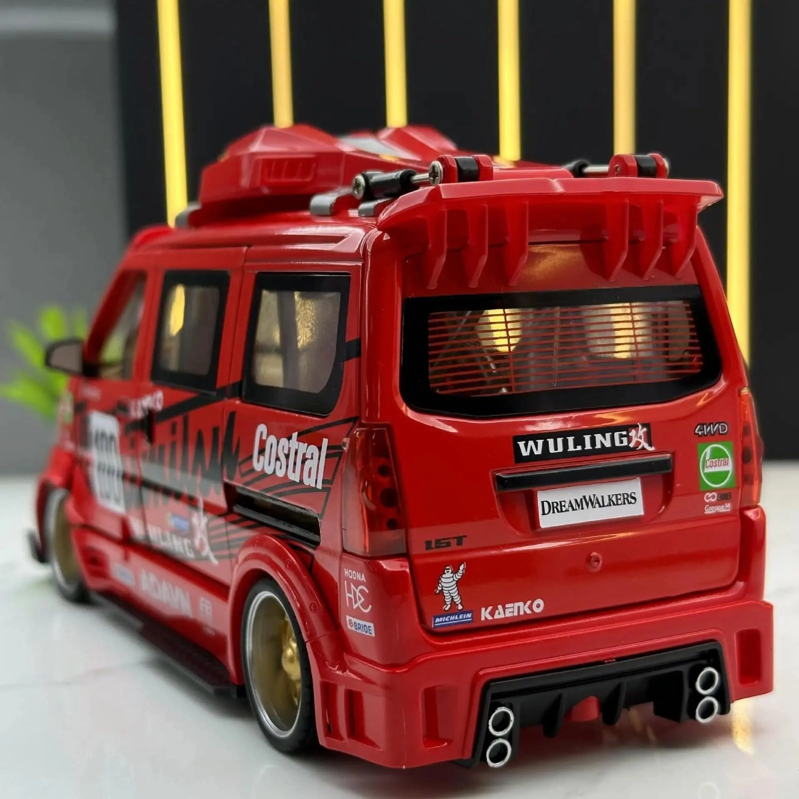 Wuling Van Modified - 1:24 1 pcs