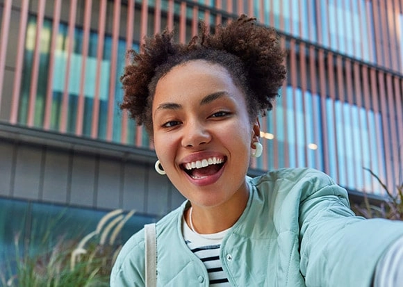 Snap shareworthy selfies