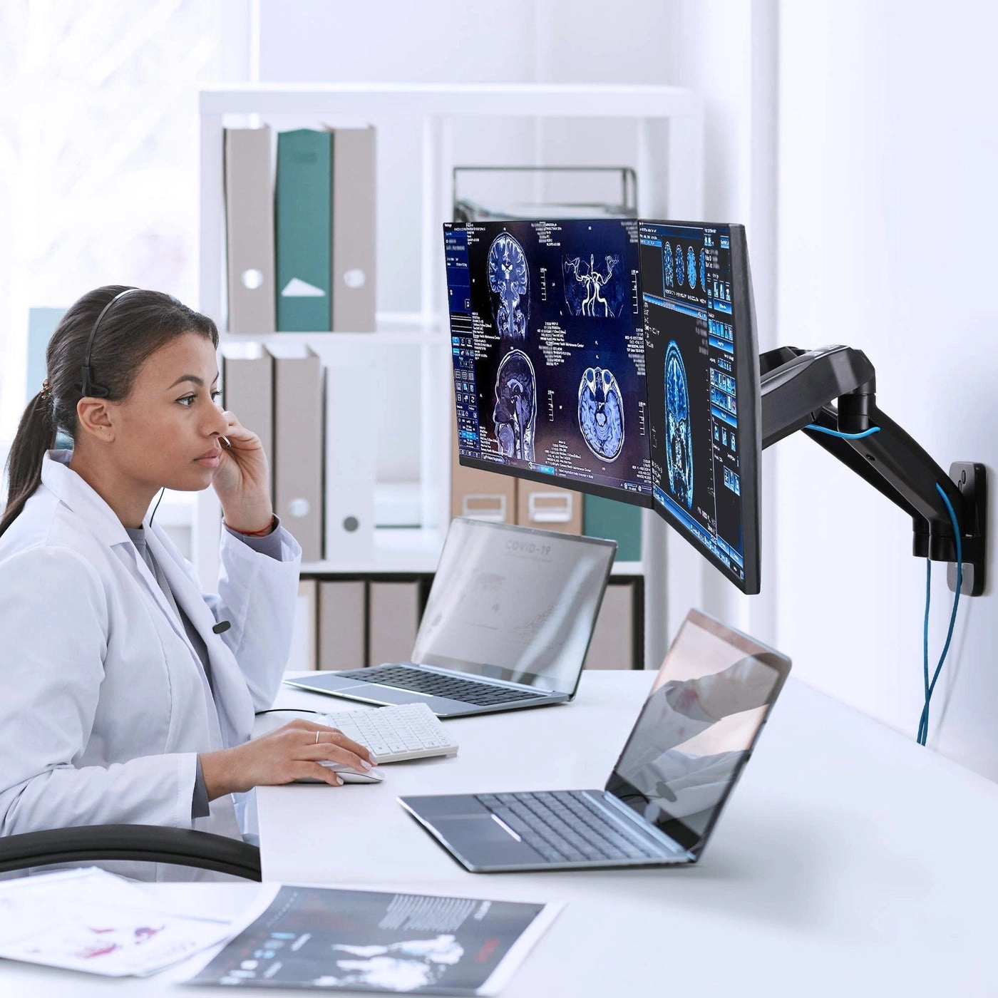 DM29-1 - Dual 17"-32" VESA 75x75mm or 100x100mm