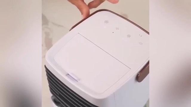 Chiller Well Portable Air Conditioner - 550 Milliliters Rechargeable 2000mAh