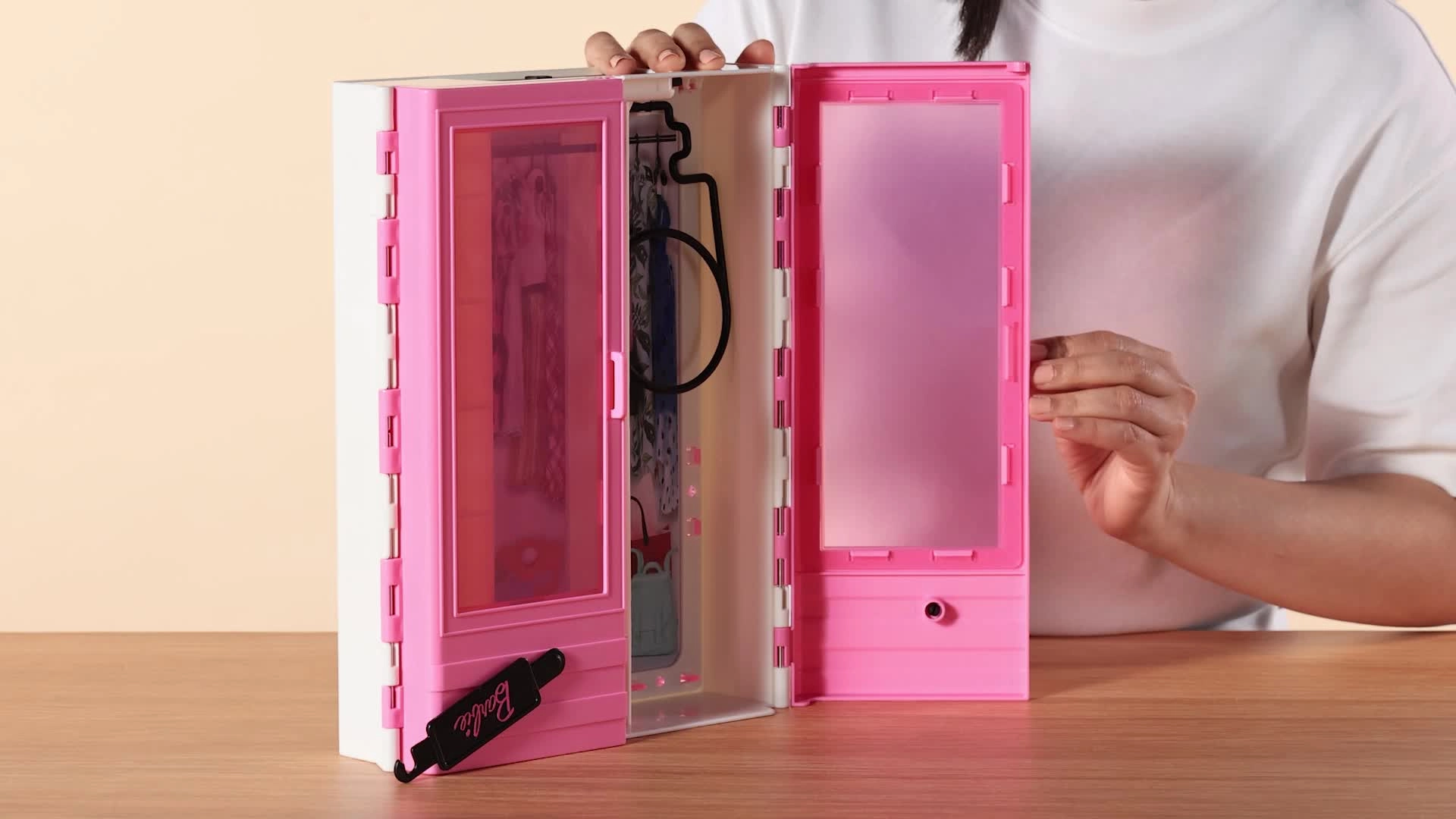 Barbie Fashionistas Ultimate Closet - Portable Multi-Colour Ages 3+