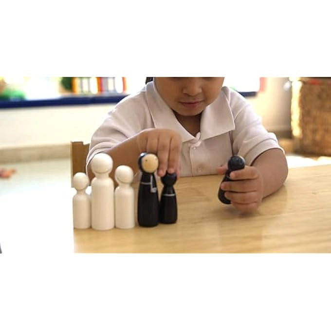 Little Emirati Family Wooden Peg Dolls Set - 36 months - 8 years 6 pieces