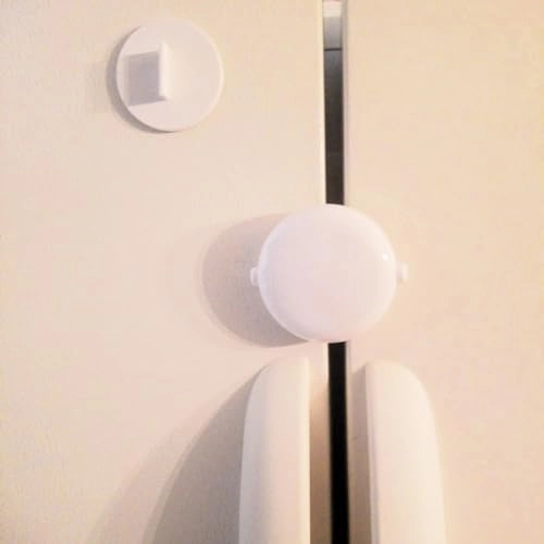 Adhesive Fridge/Freezer Lock - White One-Handed Operation