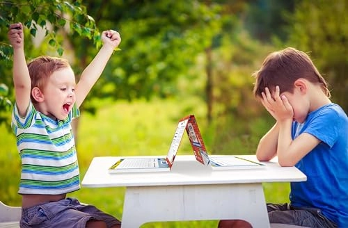 The Ultimate Game Block - 80 Sheets Stand-up Anti-cheat Divider (German)