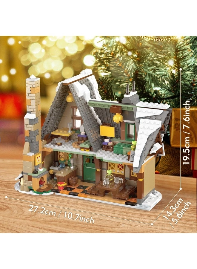 Christmas Cottage (16049)