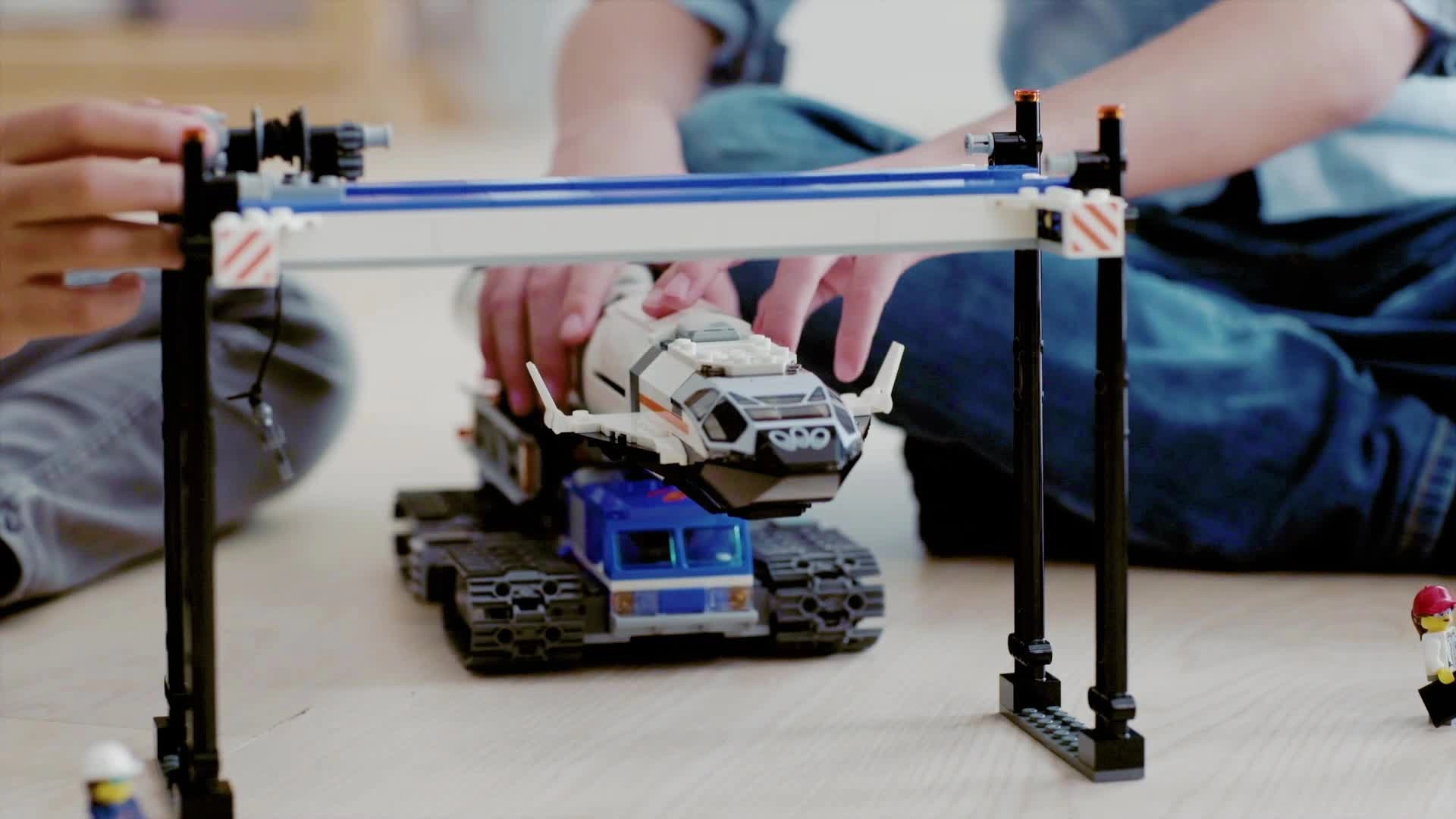 City Rocket Assembly and Transport (60229)