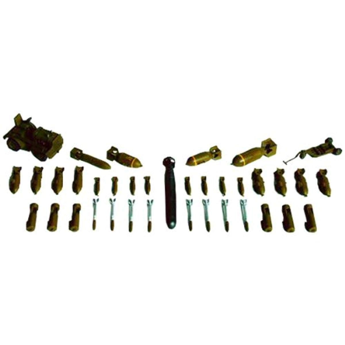 Accurate Miniatures US WWII Armament with Ground Service Equipment Model Kit