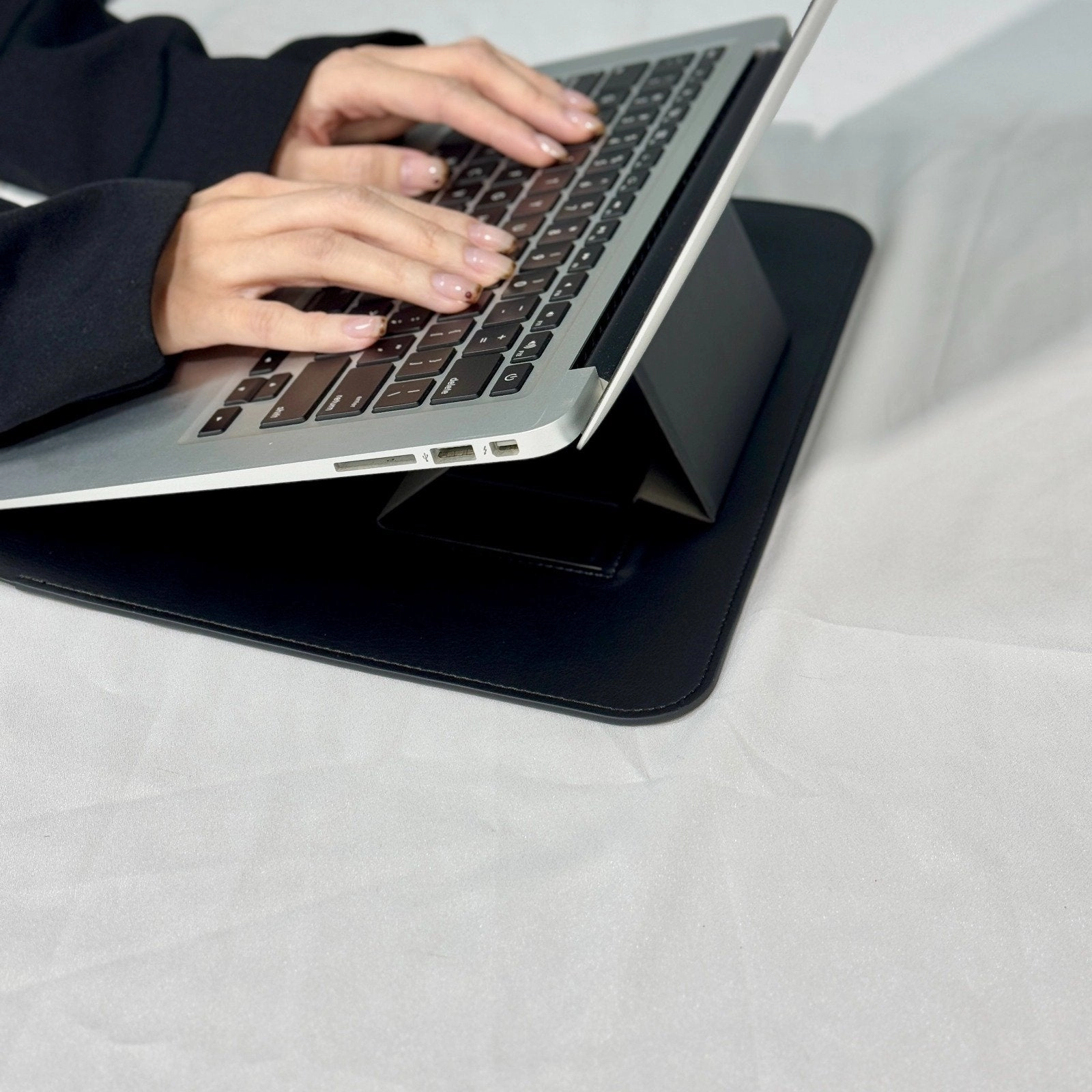 Eleve Leather Sleeve for MacBook 13.6-Inch