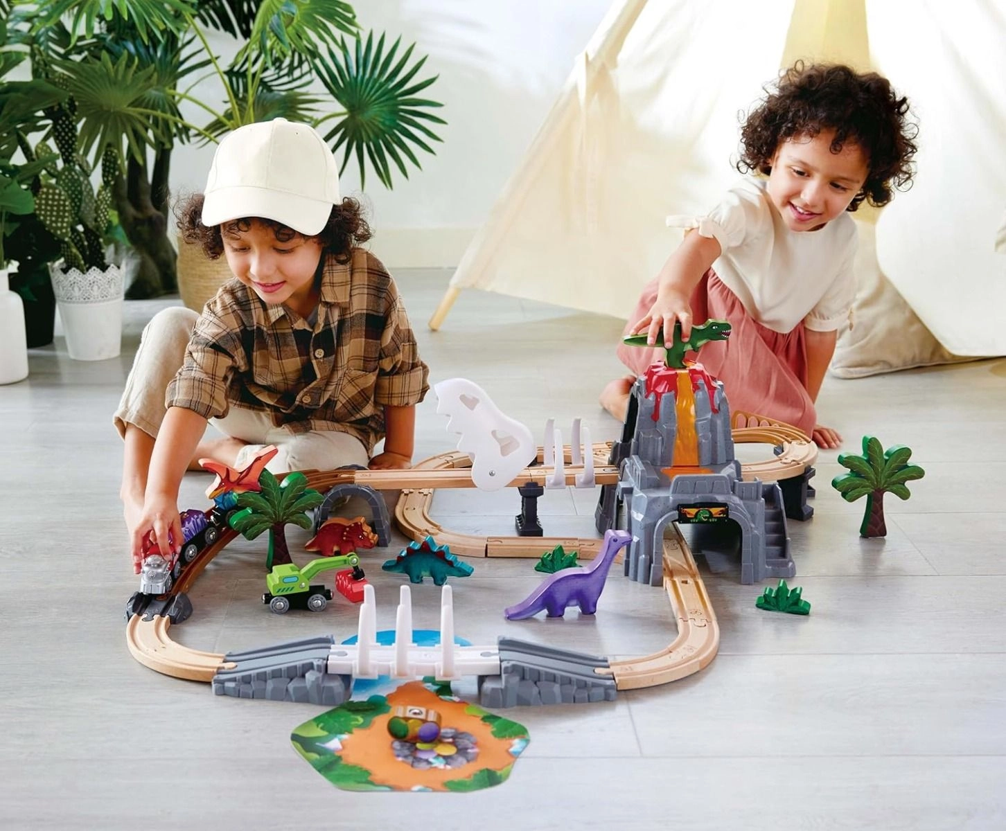 Dino Wooden Railway Adventure Set - 23 beech wood tracks and over 30 additional accessories