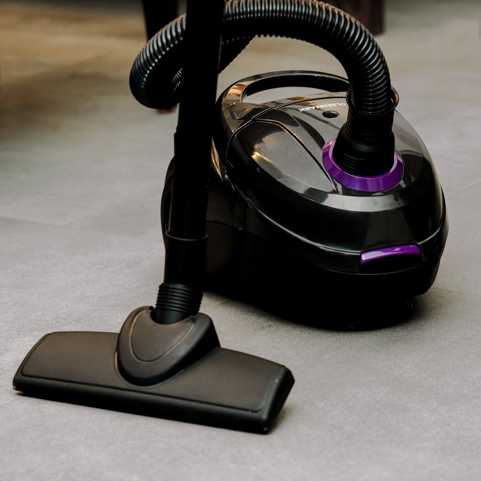 Vacuum Cleaner (OMVC1782)