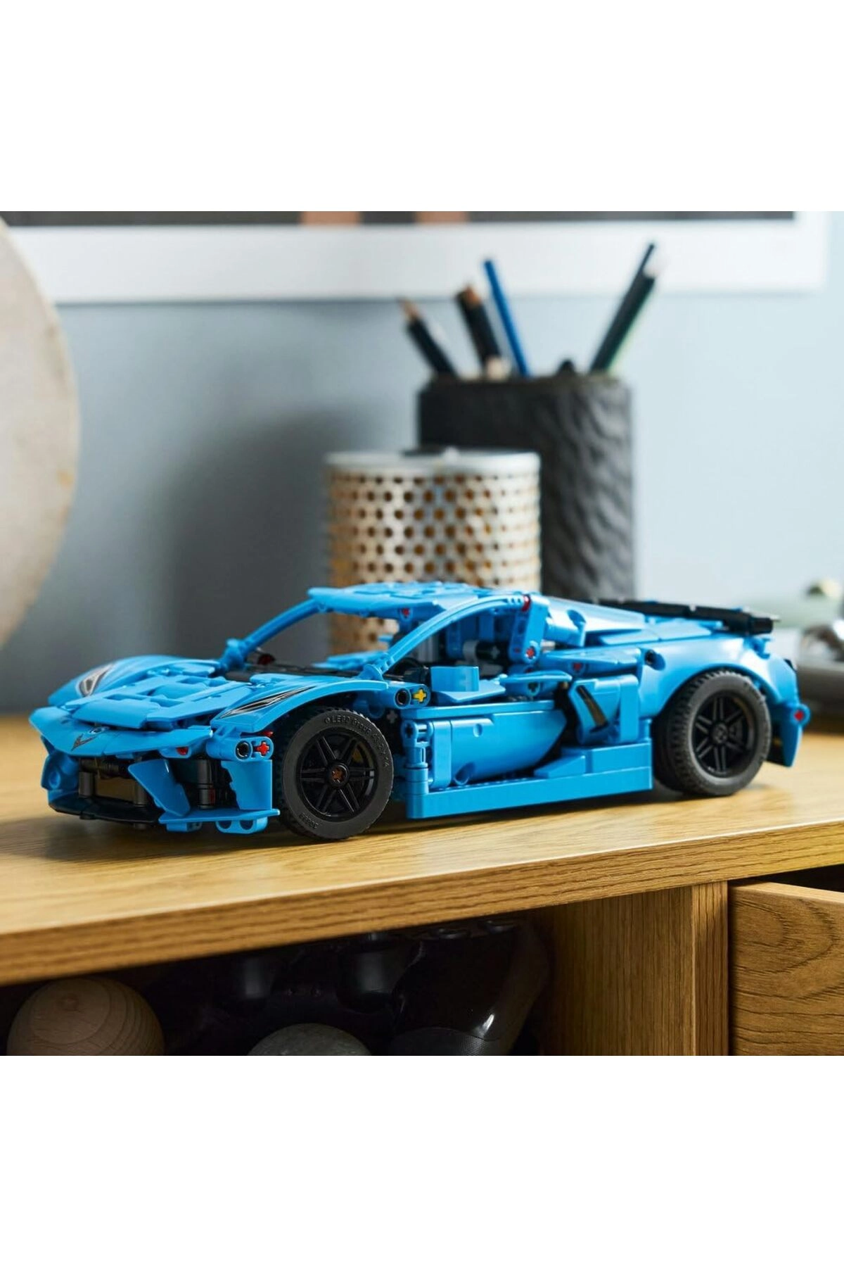 Technic Chevrolet Corvette Stingray (42217) - Blue Race Car Moving 8-Cylinder Engine
