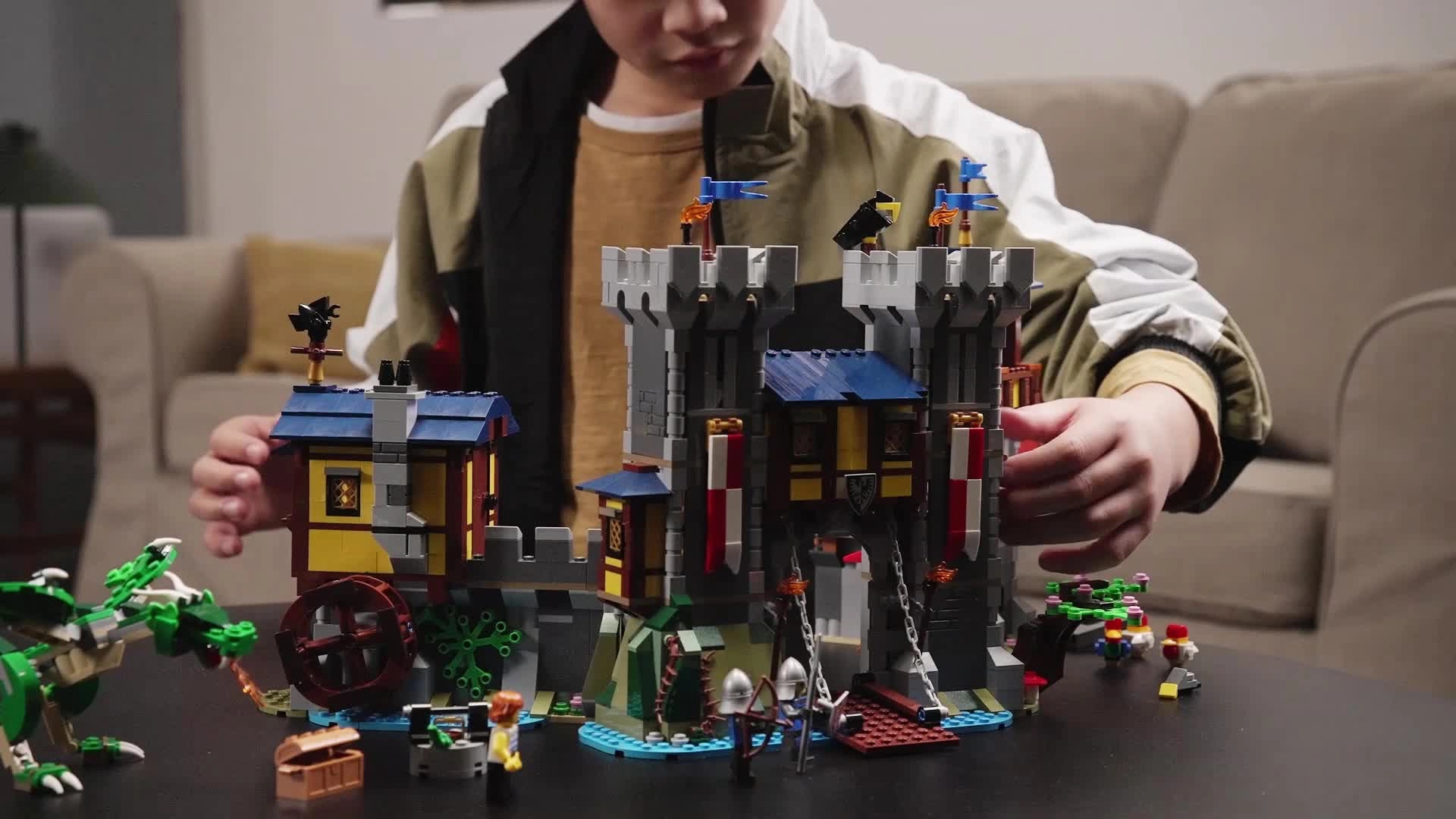 Creator Medieval Castle (31120) - 3in1 3 Minifigures