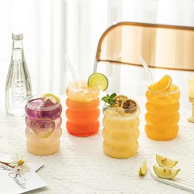 Round Wave Looked Glass Tumbler - 1 pcs Straw