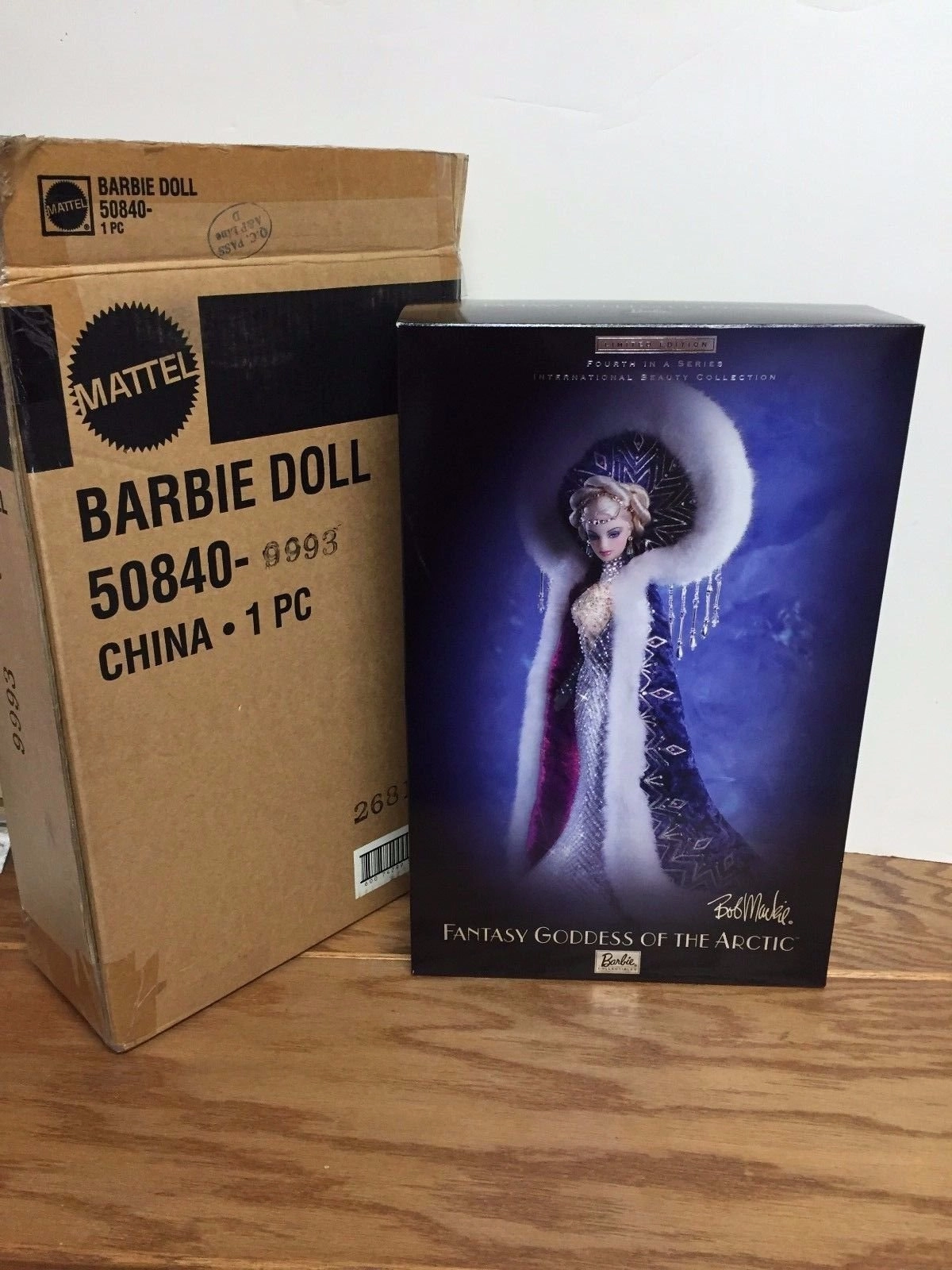 Barbie 2001 Collectibles - Bob Mackie International Beauty C - Blue platinum blond hair Ages 3+