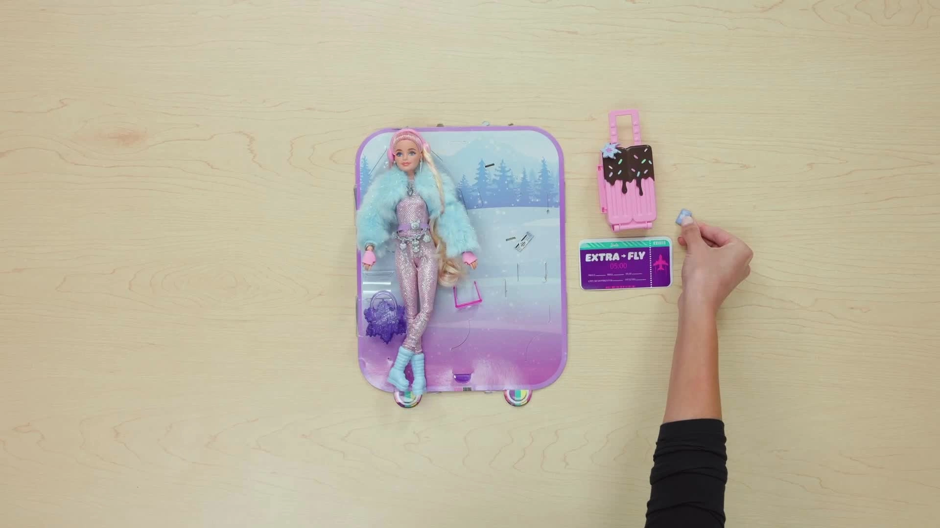 Barbie Extra Fly - Wintery Snow Fashion 15 piece(s) Ages 5+