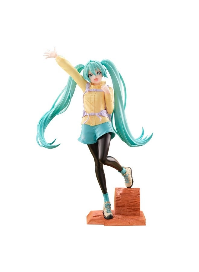 BANDAI SPIRITS Hatsune Miku - Vocaloid - Holiday Memories - Moutain Climbing