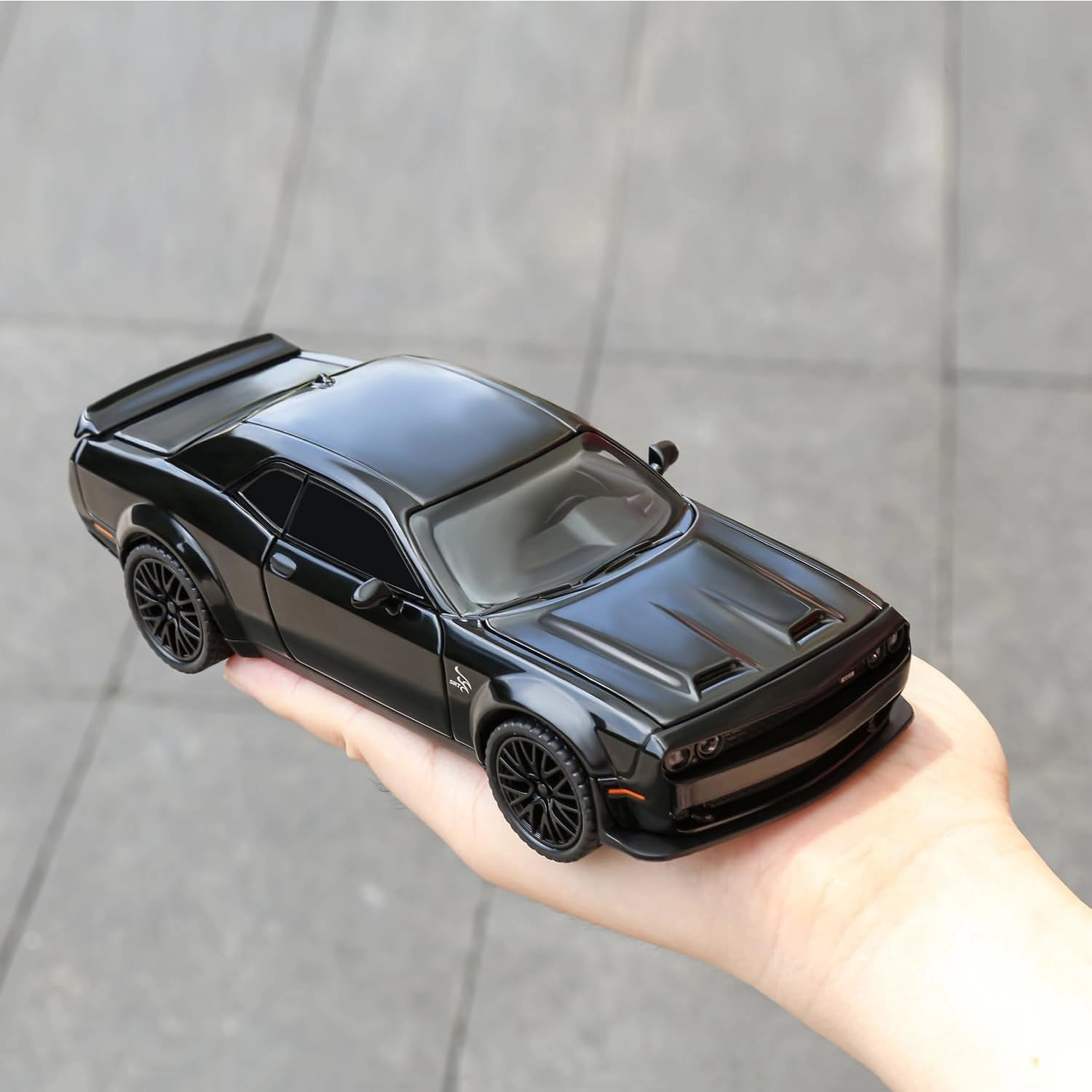 Dodge Challenger SRT - 1:24