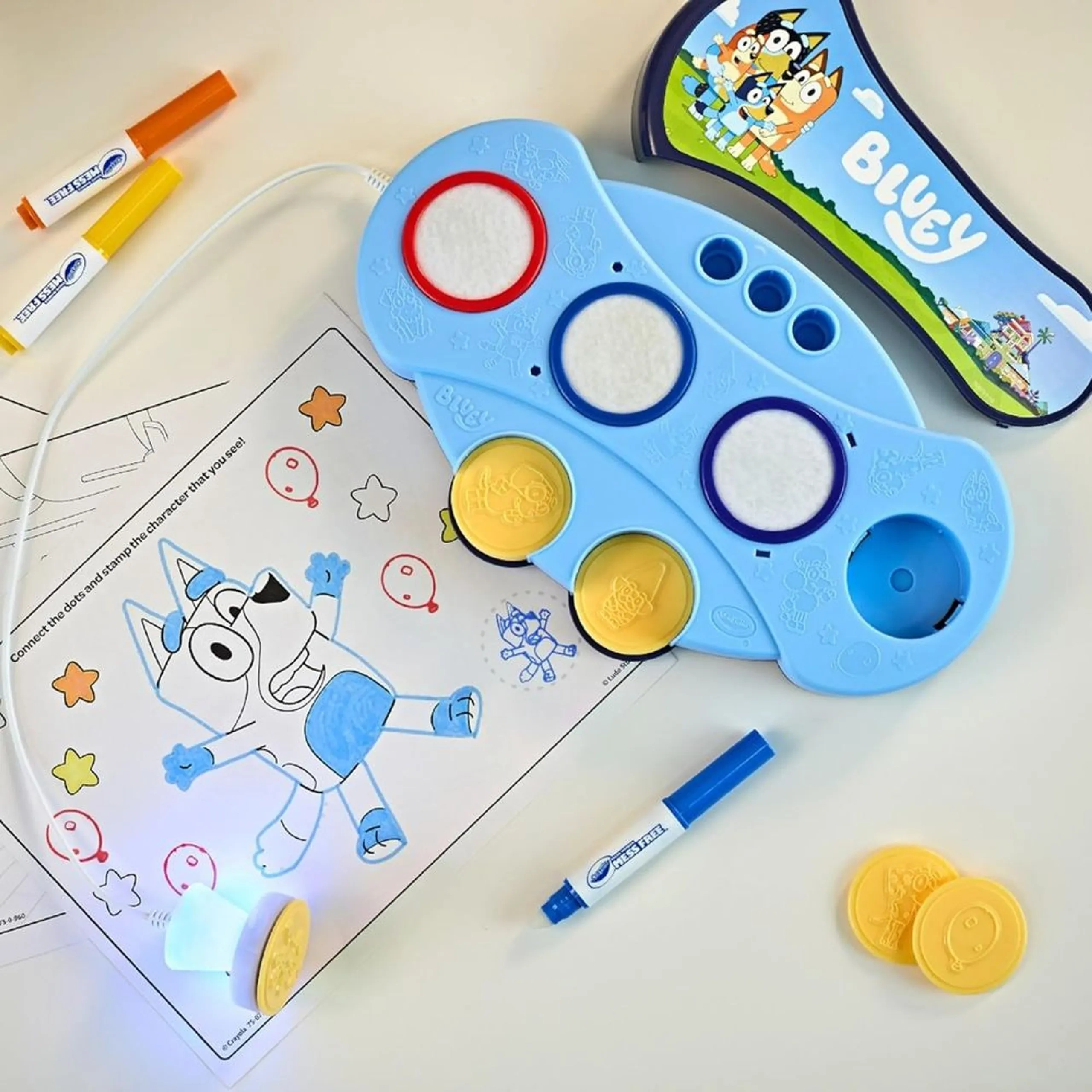 Color Wonder Deluxe Stamper Kit - 50 pieces 10 Art Stamps 8 Scented Markers 2 Scented Ink Pads 1 Stamp Holder