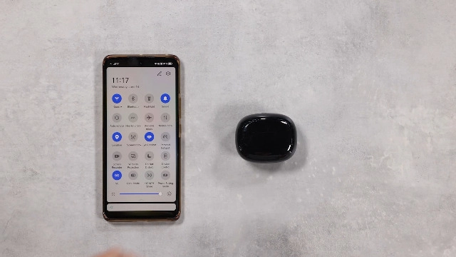 R100 Wireless Earbud