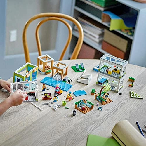 City Apartment Building (60365)