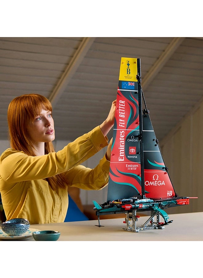 LEGO Technic Emirates Team New Zealand AC75 Yacht (42174)