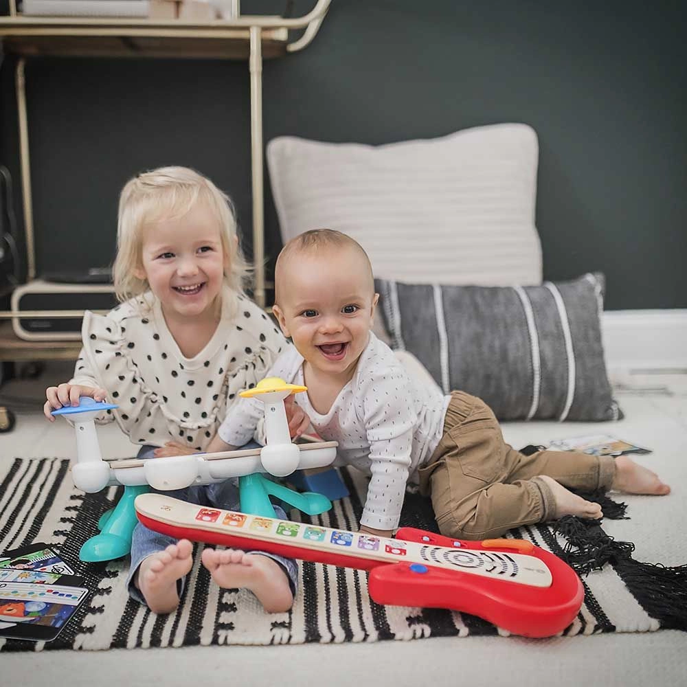 Connected Guitar - 10 popular melodies 6 months