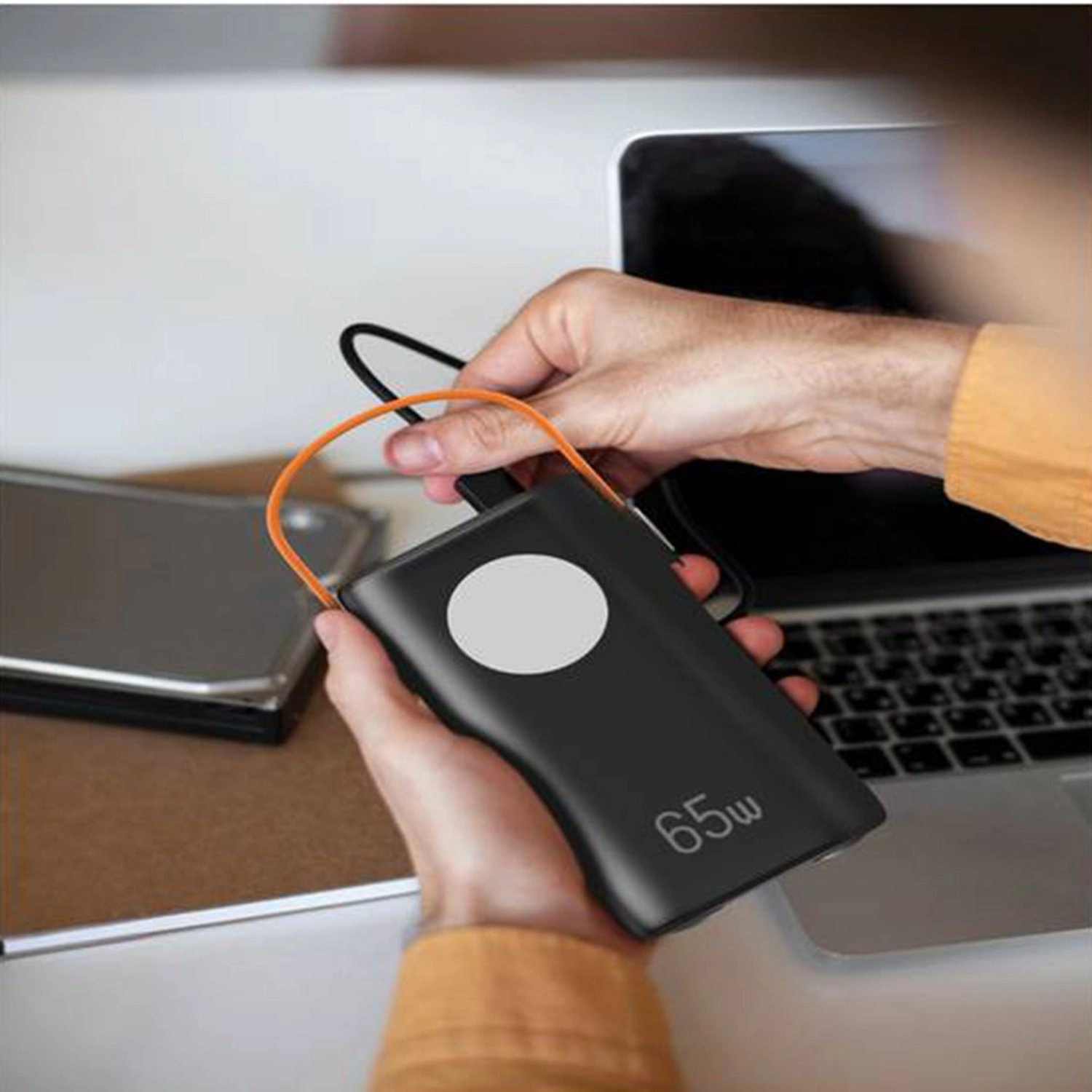 Hyper Core 40 - 40000 mAh 22.5/65 Watts 2 USB-A 2 USB-C