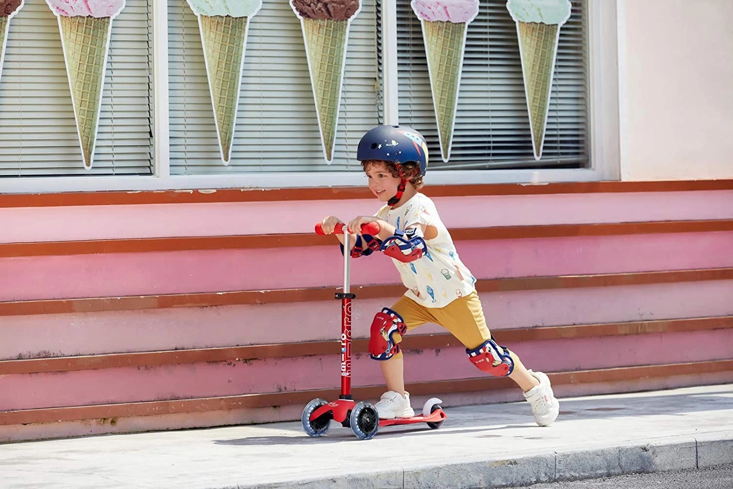 Mini Deluxe 3-Wheel Kick Scooter – 120/85 mm LED