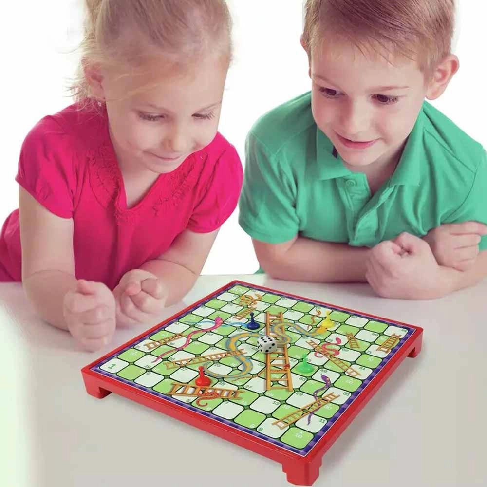 4-in-a-row + Snakes and Ladders