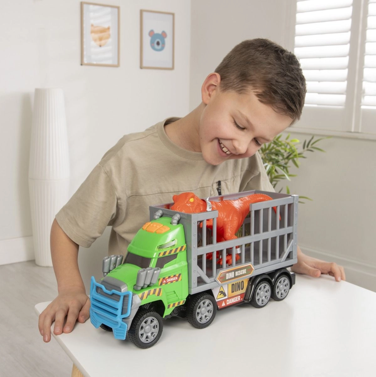 Monster Moverz Dino Rescue - flashing lights realistic engine sounds