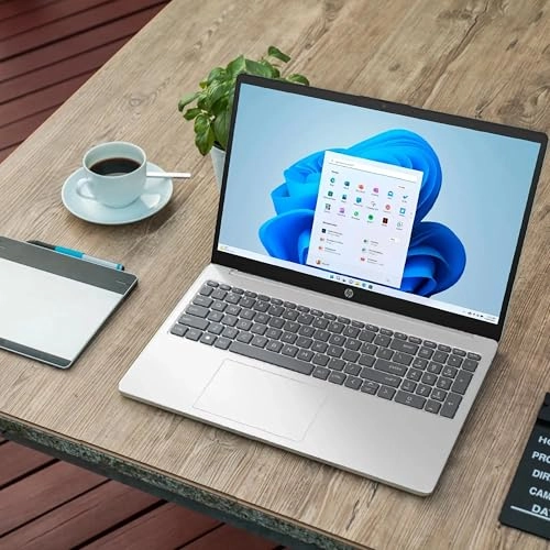 156 - 15.6'' 1 TB 32 GB Core i5-1235U