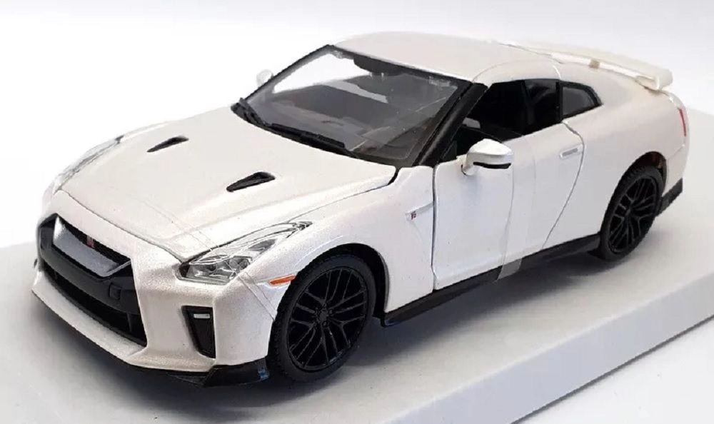 Nissan GT-R - 1:24