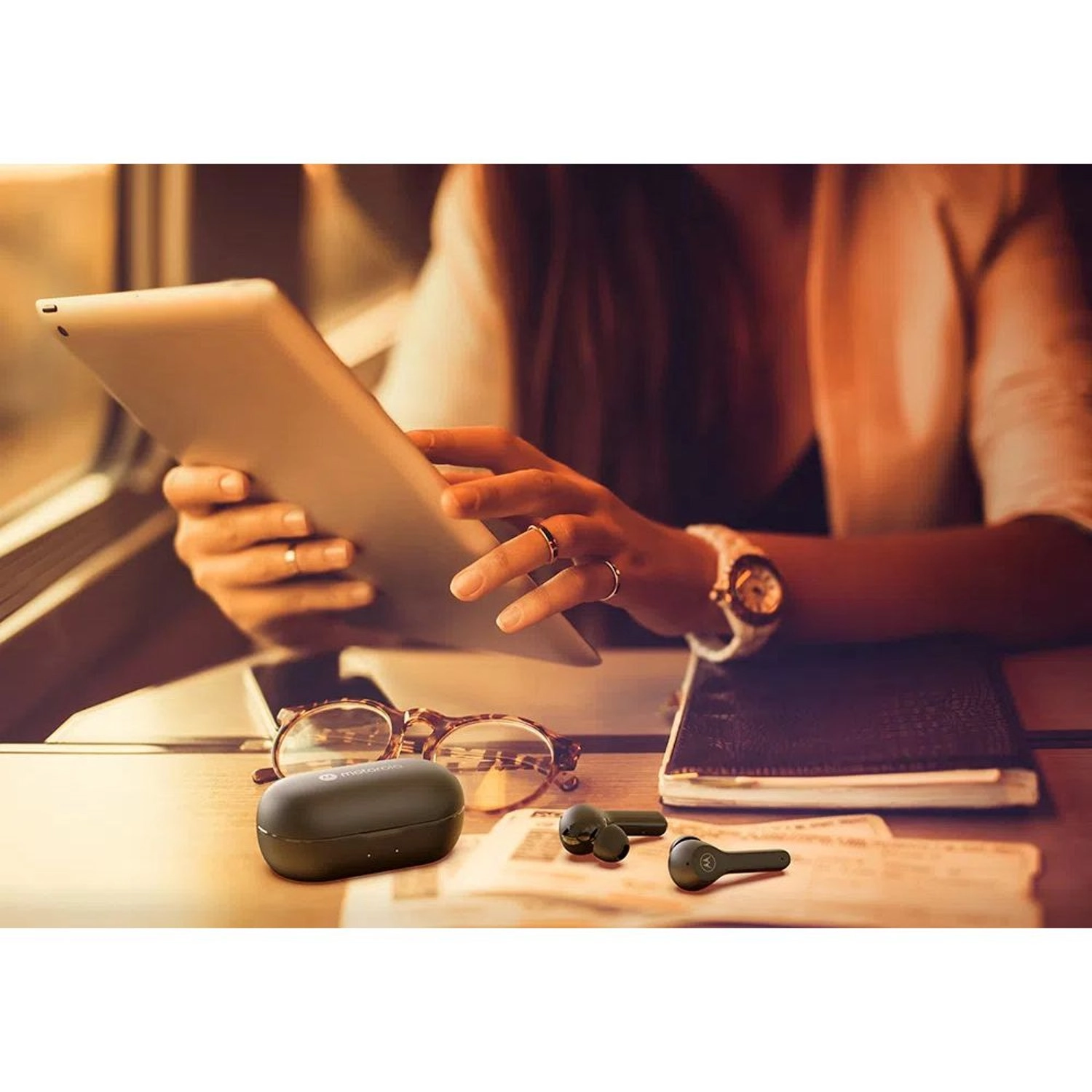 Moto Buds 085 Wireless Earbud