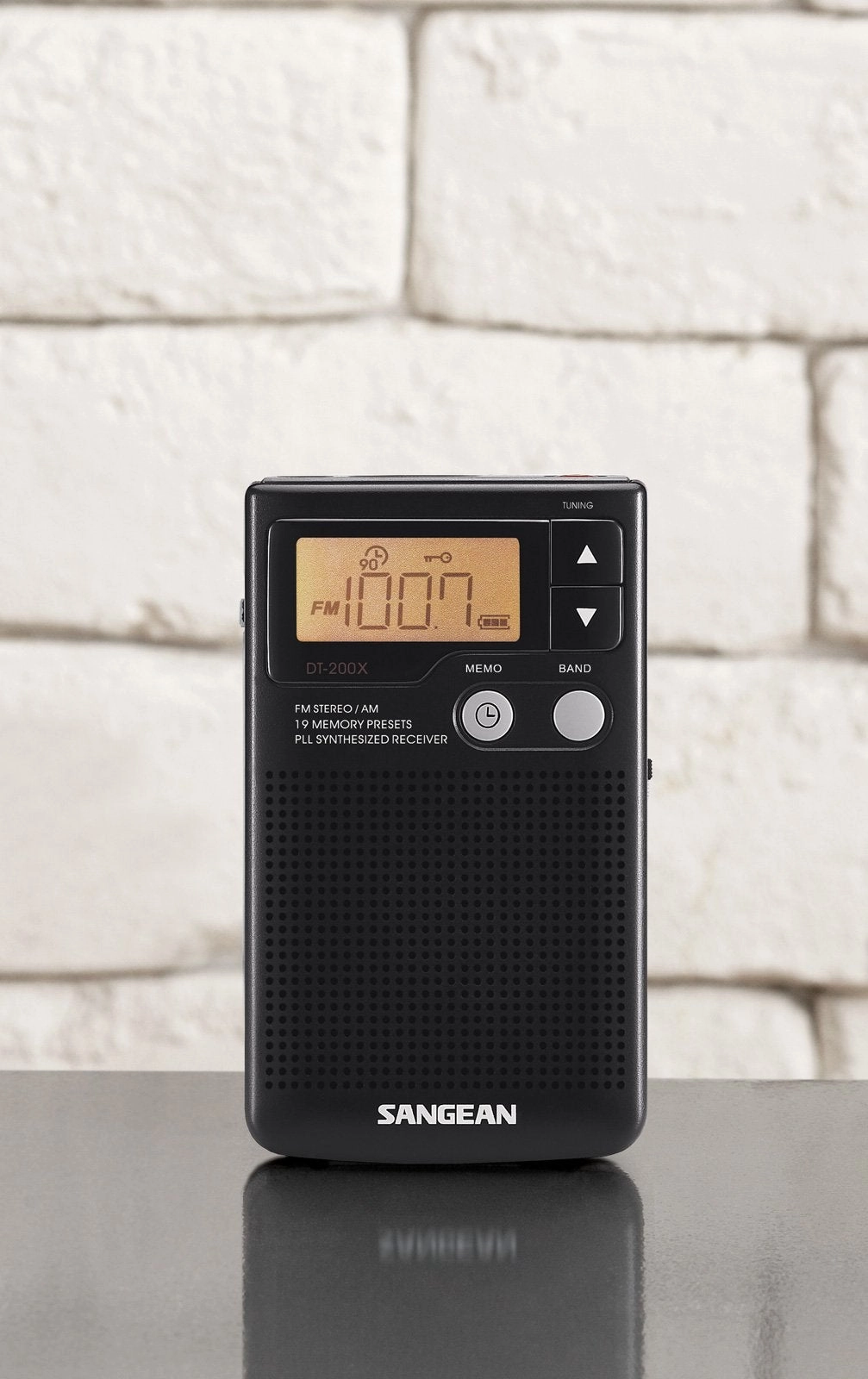 DT-200X - AM/FM Synthesized Pocket Radio