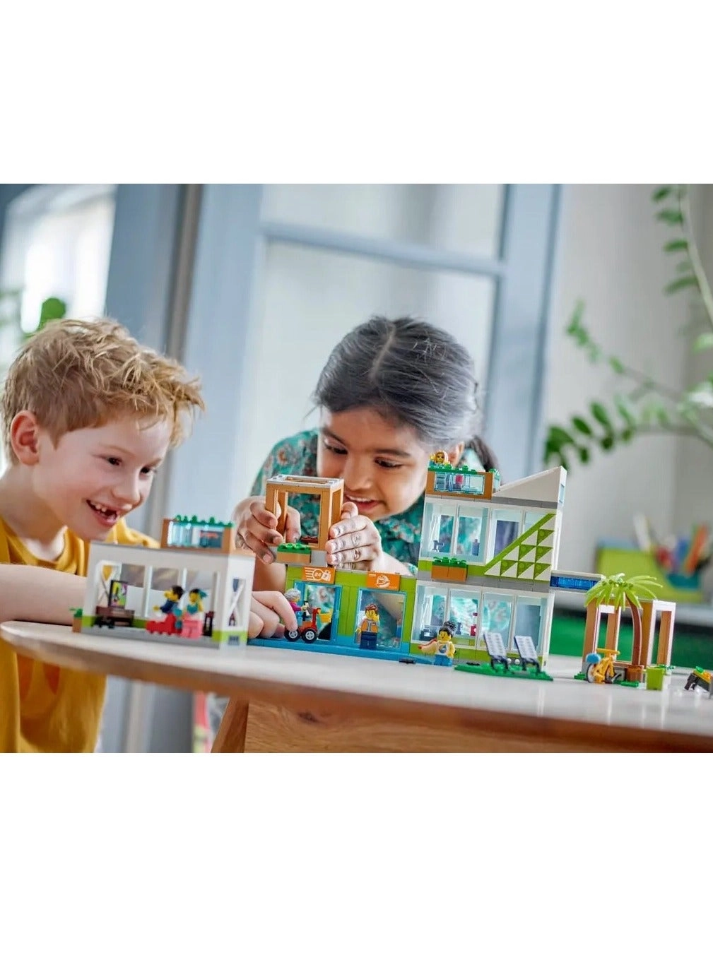 City Apartment Building (60365)