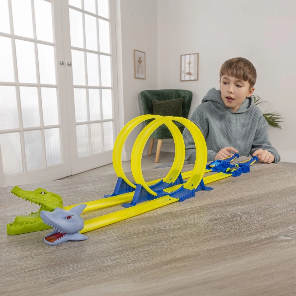 Snake Pit Garage - 2 level + Beast Machines car - 3-inch