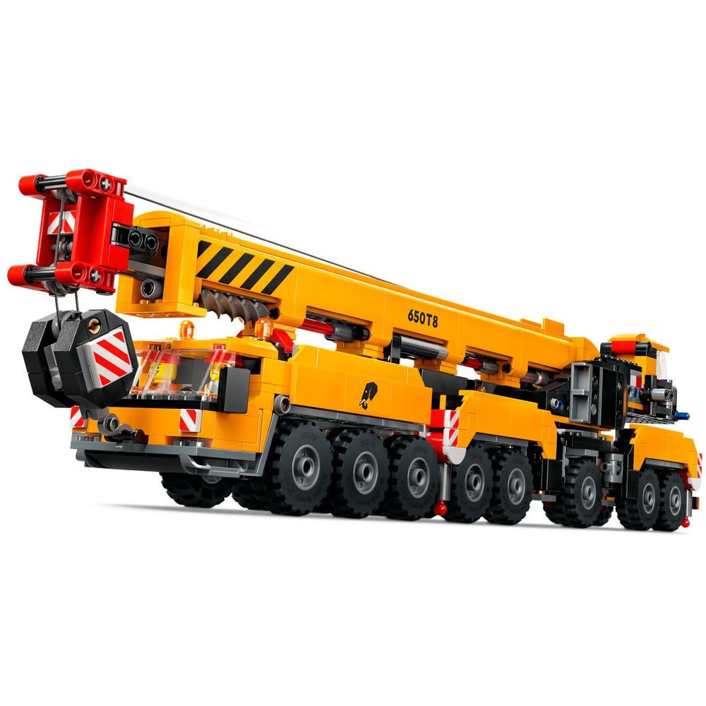 City Mobile Construction Crane - 4 Minifigures Long Extendable Boom