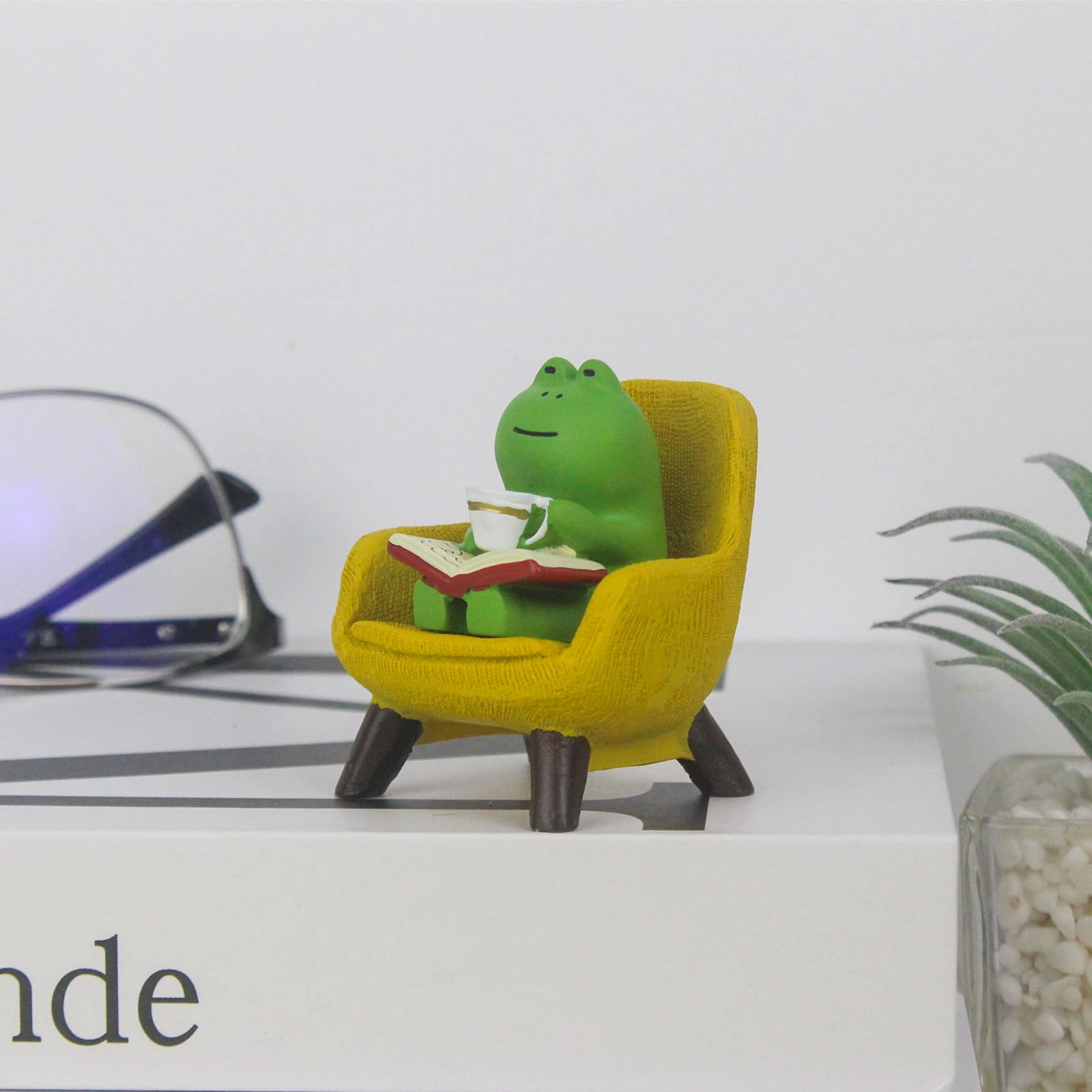 Miniature Frog Figurines - high-quality resin material