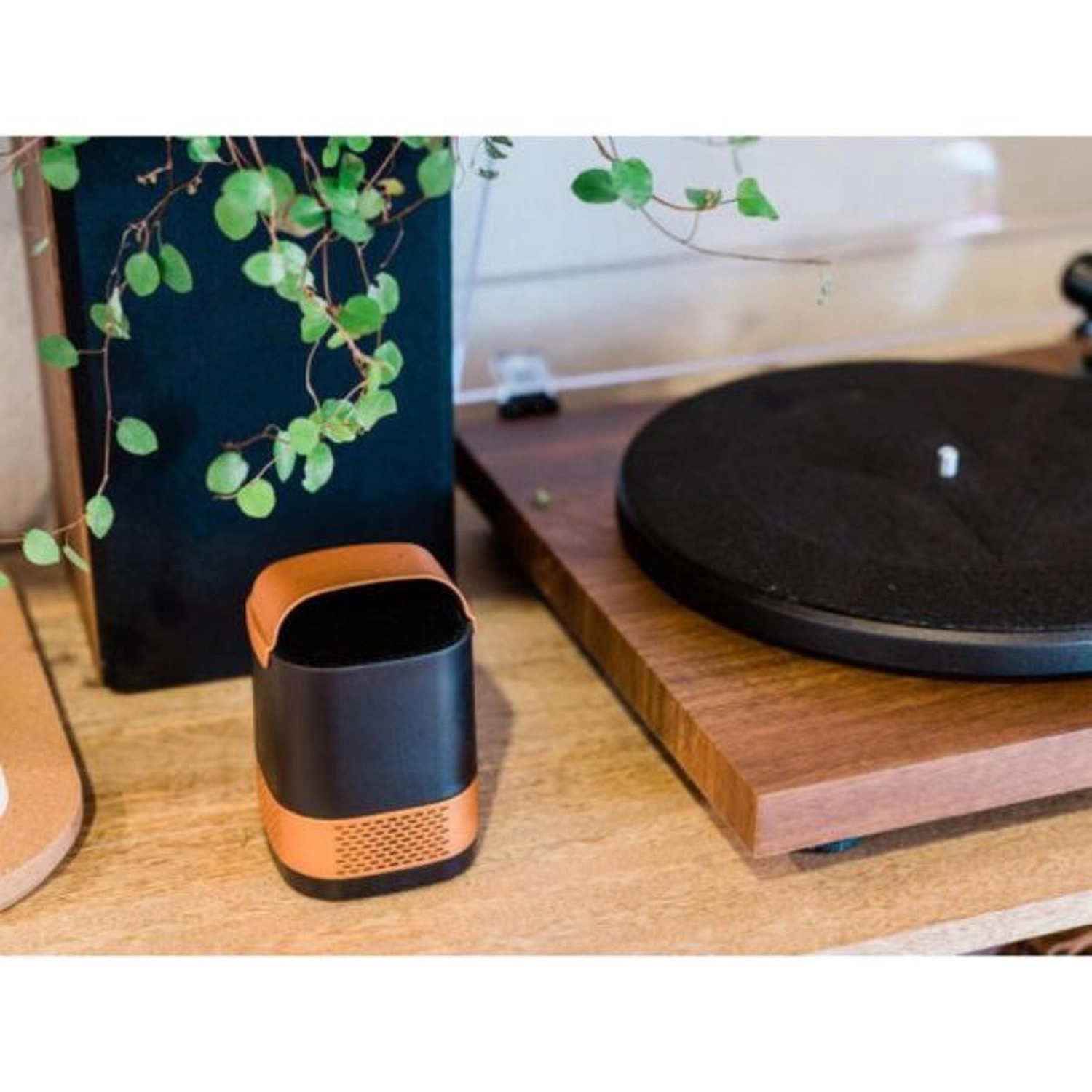 LUFT-DUO-WS - Air Purifier White/Silver 13.8 cubic feet/min