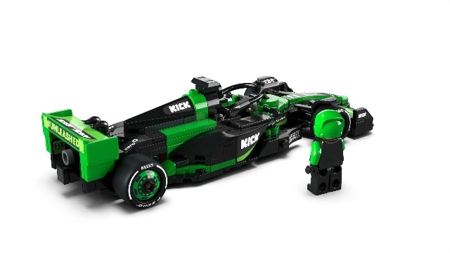 KICK Sauber F1 Team C44 Race Car (25618549-77247) - Speed Champions