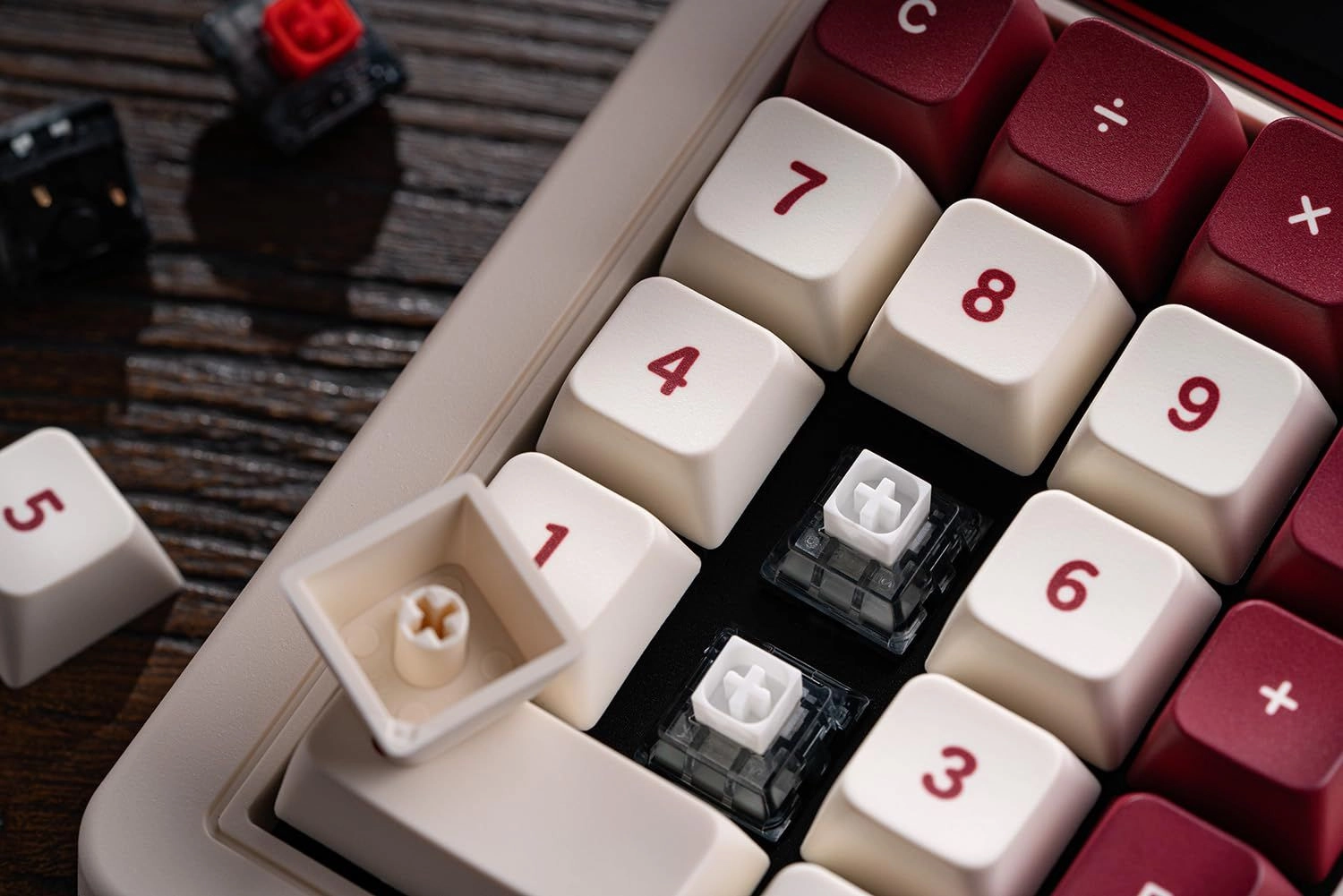 Retro 18 - Kailh Box White Switches V2