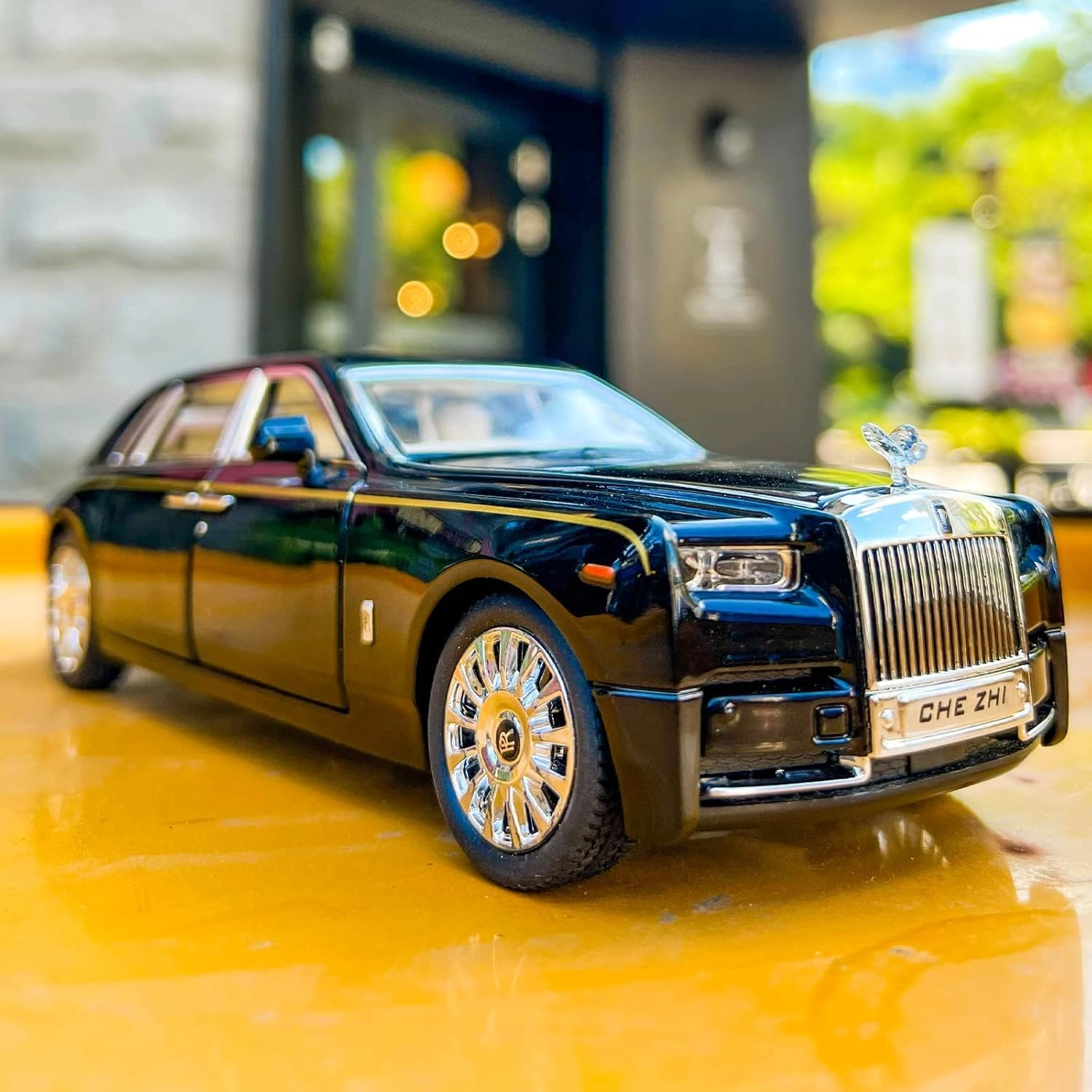 Rolls-Royce Phantom - 1:24 Scale 1.0 Count